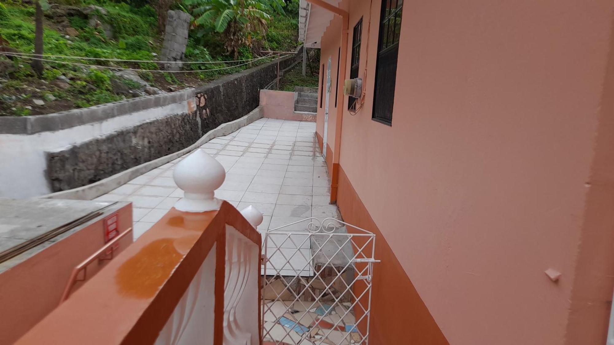 Angie'S Cove, Modern Get-Away Overlooking Кастри Экстерьер фото